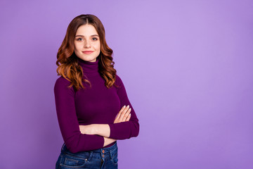 Obraz premium Portrait of charming lady look isolated over violet purple background