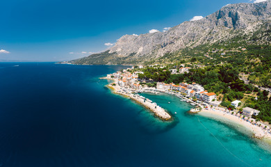 Obraz premium An aerial view of village of Drasnice located on Makarska Riviera, Croatia
