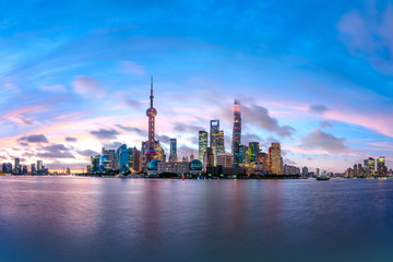 Obraz premium Shanghai skyline and modern urban buildings at sunrise,panoramic view.