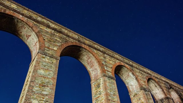 Timelapse notturno dell'acquedotto del Nottolini 