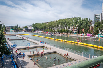Canal et bassin de la Villette à Paris - obrazy, fototapety, plakaty