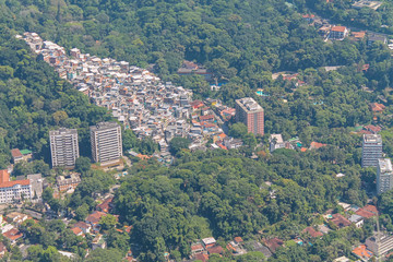Obraz premium Favela no morro dois irmãos