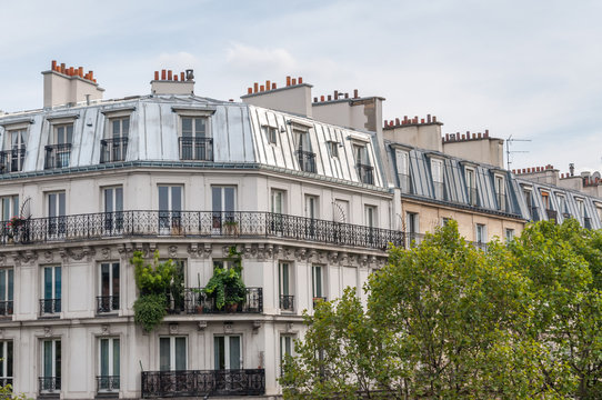 Fa&ccedil;ades et toits de Paris