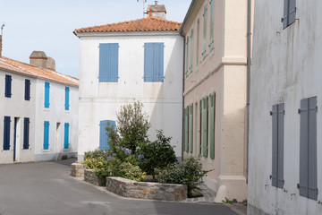 Fototapeta na wymiar Street of white houses in Ile de Noirmoutier France