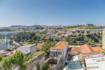 Fototapeta na wymiar Vue sur les ponts Maria Pia, São João et do Infante à Porto, Portugal, depuis une île ouvrière