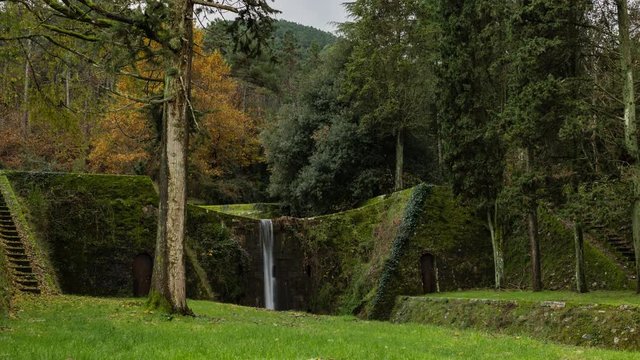 Timelapse di una cascatella alle parole d'Oro in provincia di Lucca