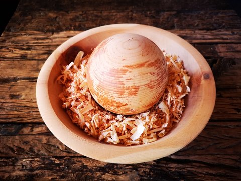 Zirbenkugel und Zirbensp&auml;ne