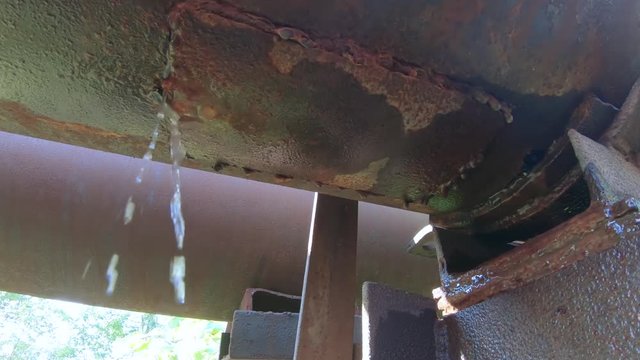 Pipe leakage under strong