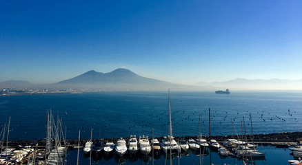 Napoli_Vesuvio_porto_nave