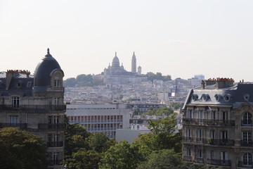 Montmartre vue depuis le parc des Buttes-Chaumont à Paris