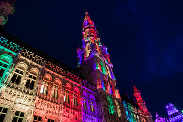 Obraz premium Brussels Grand Place by night and its colour show