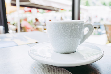 Tasse de café expresso en porcelaine blanche