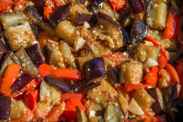 Obraz na płótnie Canvas fried or fried eggplant, carrots, bell peppers, onions in a pan look like a background