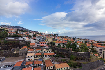 Fototapeta na wymiar Views of Funchal from the cable car (Madeira)