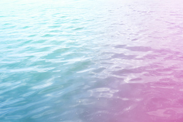 湖の水面、グラデーション、水色、ピンク