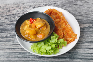 Ready served of crispy fried dolly fish with Japanese yellow curry