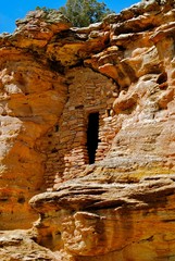 pre-Puebloan cliff dwelling