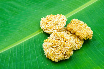 thai sweet crispy rice cakes with cane sugar