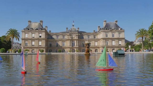 Wooden sailboat sailing on the fountain of the Luxembourg Palace &amp; Garden