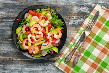 Salad with prawns, grapefruit,  cucumber