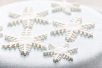 snowflakes on the blue cake