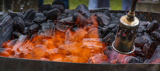 Glühende Grillkohle