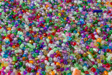 Fototapeta na wymiar perline multicolore in macro fotografia