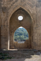 Fototapeta na wymiar antiguas ruinas de una iglesia, arco