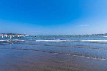 夏の片瀬東浜海水浴場の風景