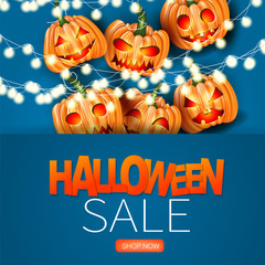 Naklejka premium Halloween sale banner or card with scary spooky pumpkin faces and glowing lights garland over blue background. Vector illustration.