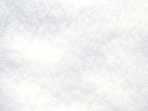 Frischer wei&szlig;er Schnee als Hintergrund