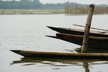 Obraz premium River Fishing boat photo on the bangladesh gorai river.