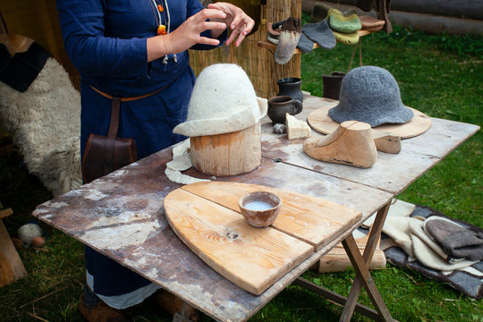 felt hat master class on a street market