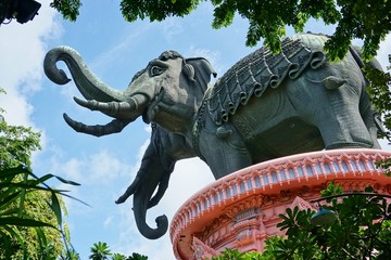 エラワン美術館の象