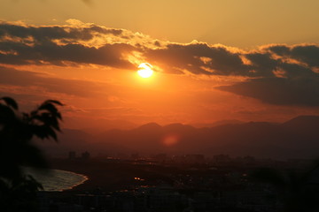 江ノ島で夕日が沈む、日本