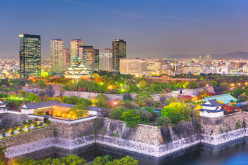 Naklejka premium Osaka, Japonia panoramę w parku zamkowym w Osace.