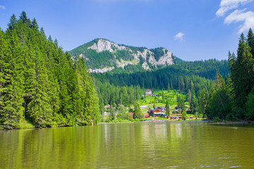 Obraz premium Mountain lake summer landscape