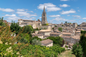 Fototapeta na wymiar Saint-Emilion is the perfect starting point to visit the vineyards of Bordeaux in southwest France