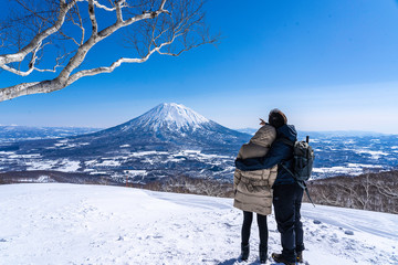 romantic couple in snow mountain, Niseko Hokkaido Yotei - obrazy, fototapety, plakaty