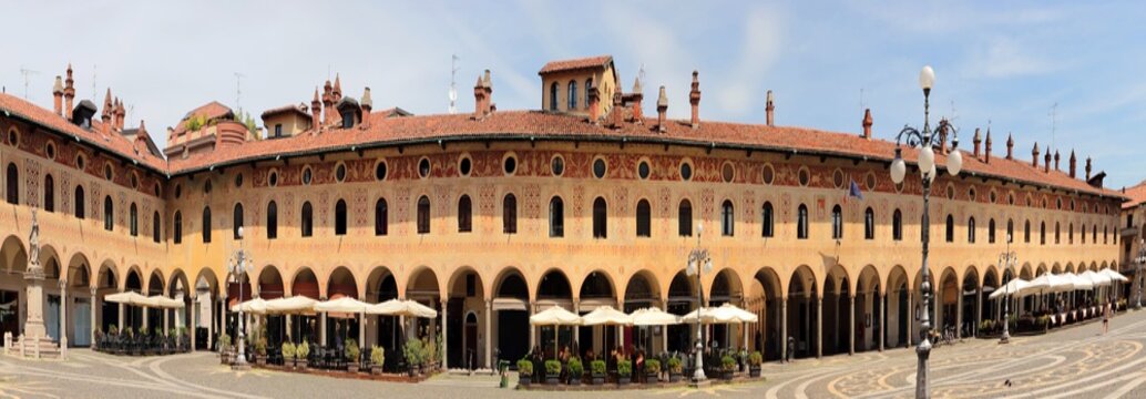 vigevano, piazza ducale, italia, vigevano village, ducale square, italy	