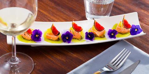Ceviche of marinated salmon with kiwi, kumquat, figs