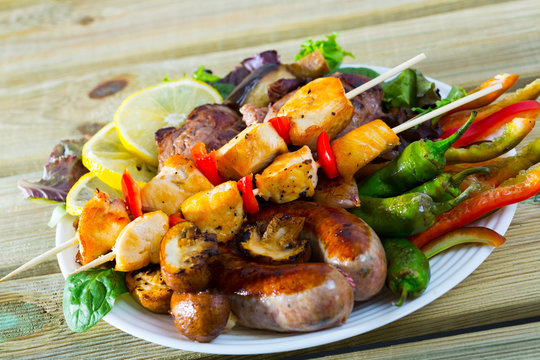 Meshans skara &ndash; mixed grilled meat