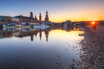 Fototapeta na wymiar Beautiful sunset in Dresden at Elbe River, Saxony. Germany