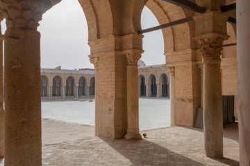 Fototapeta na wymiar mosque and street in kairouan tunisia, africa