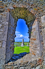  The monastery of Clonmacnoise situated  on the River Shannon, Irland - obrazy, fototapety, plakaty