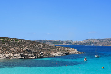 plage de blue lagoon sur l ile de comino a malte