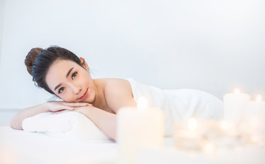 Obraz na płótnie Canvas Closeup beautiful asian young woman lying down on massage beds at Asian luxury spa and wellness center. Portrait of beauty woman relaxing with copy space, healthcare lifestyle concept banner.