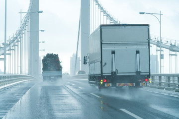 車・豪雨