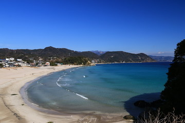 冬の東伊豆　透き通った青い海