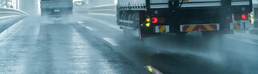 自動車・雨